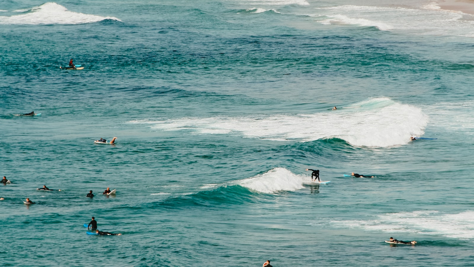 As melhores praias no Brasil para aproveitar em dezembro